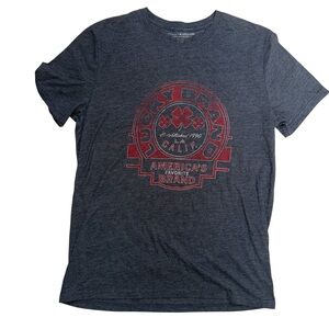 Lucky Beer Brand Grey Short-Sleeve Graphic Tee with Red Logo Y2K